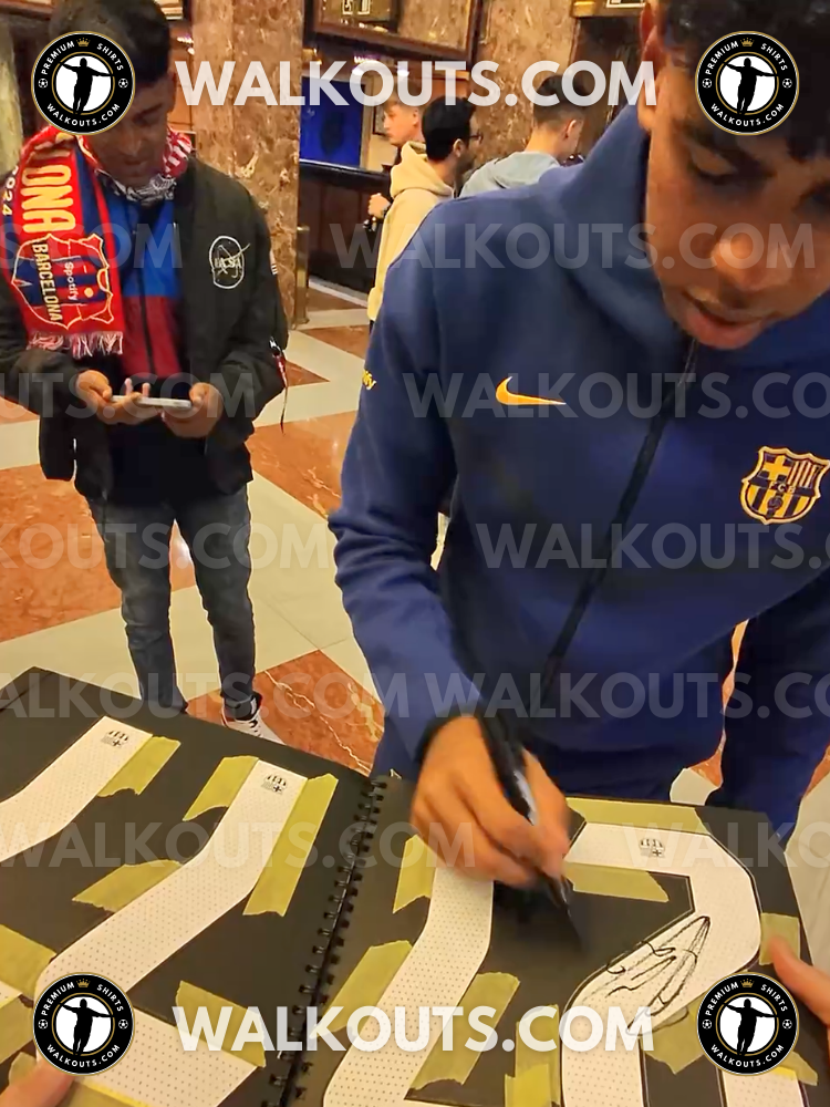 Signing proof photo for Lamine Yamal (FC Barcelona) — 2023-2024 • #24LYA20009927