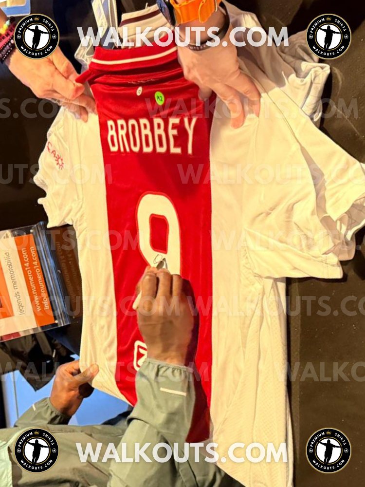 Signature close-up (signing proof) for Brian Brobbey (AFC Ajax) — 2024-2025 • #24BBR20014209