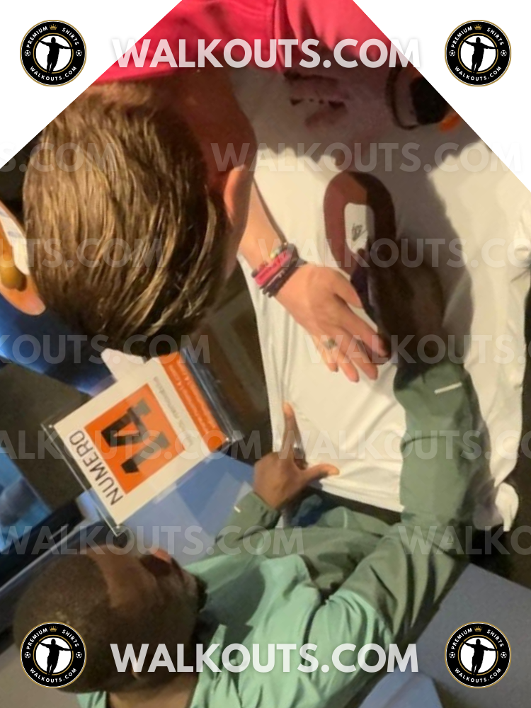 Signature close-up (signing proof) for Brian Brobbey (AFC Ajax) — 2024-2025 • #24BBR20014409