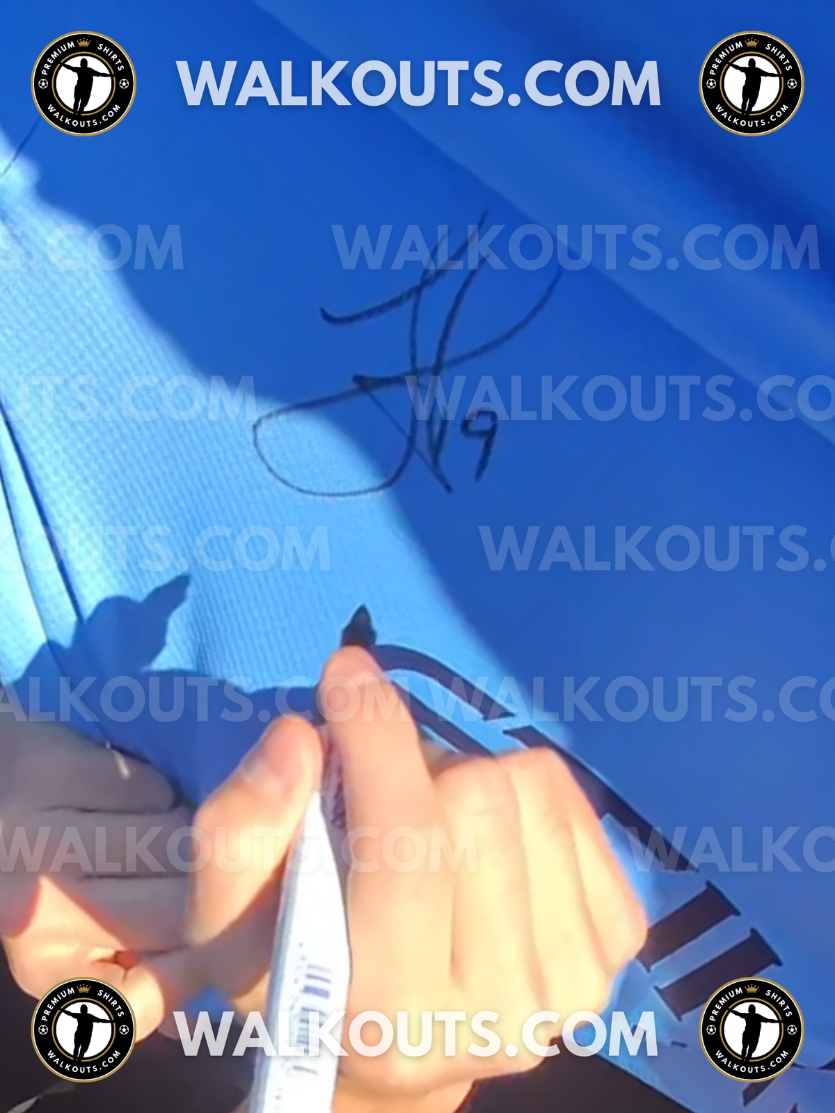Signature close-up (signing proof) for Julián Álvarez (Manchester City F.C.) — 2025-2026 • #25JAL20023100