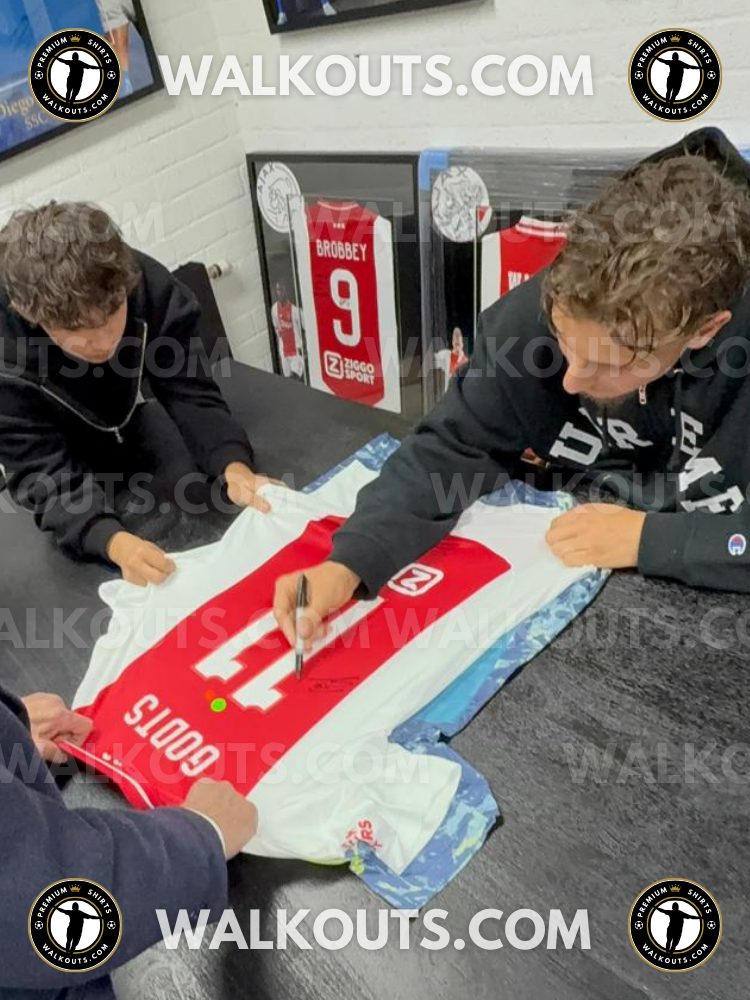 Signing proof photo for Mika Godts (AFC Ajax) — 2024-2025 • #25MGO20020211