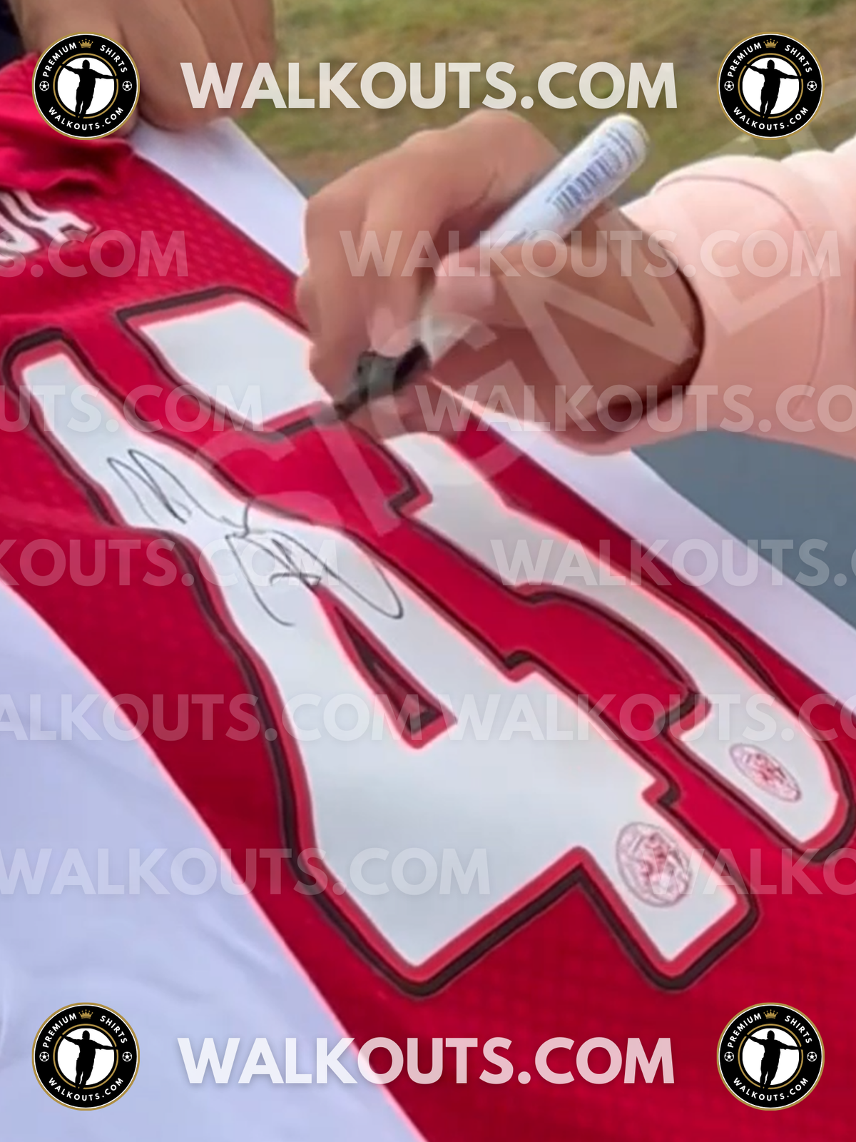 Signature close-up (signing proof) for Rayane Bounida (AFC Ajax) — 2025-2026 • #25RBO20025843