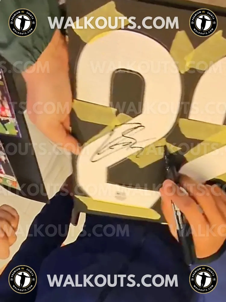 Signature close-up (signing proof) for Lamine Yamal (Barcelona) — 2023-2024 • #24LYA20010027
