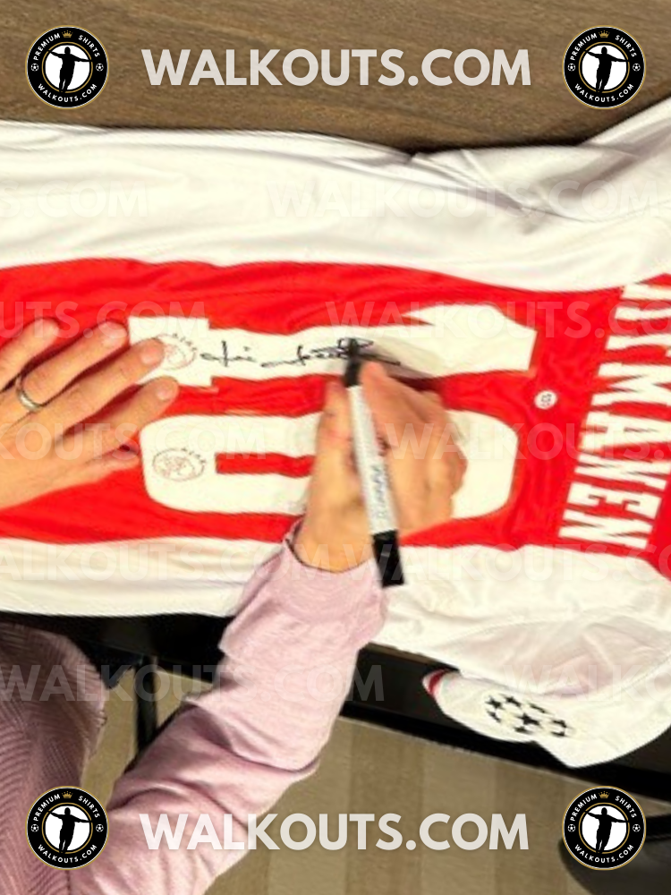 Signature close-up (signing proof) for Jari Litmanen (AFC Ajax) — 1998-1999 • #24JLI20018010