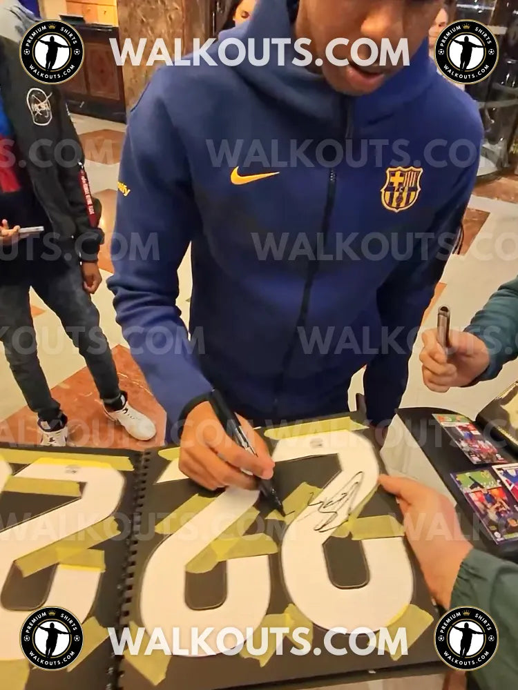Signing proof photo for Lamine Yamal (Barcelona) — 2023-2024 • #24LYA20010027