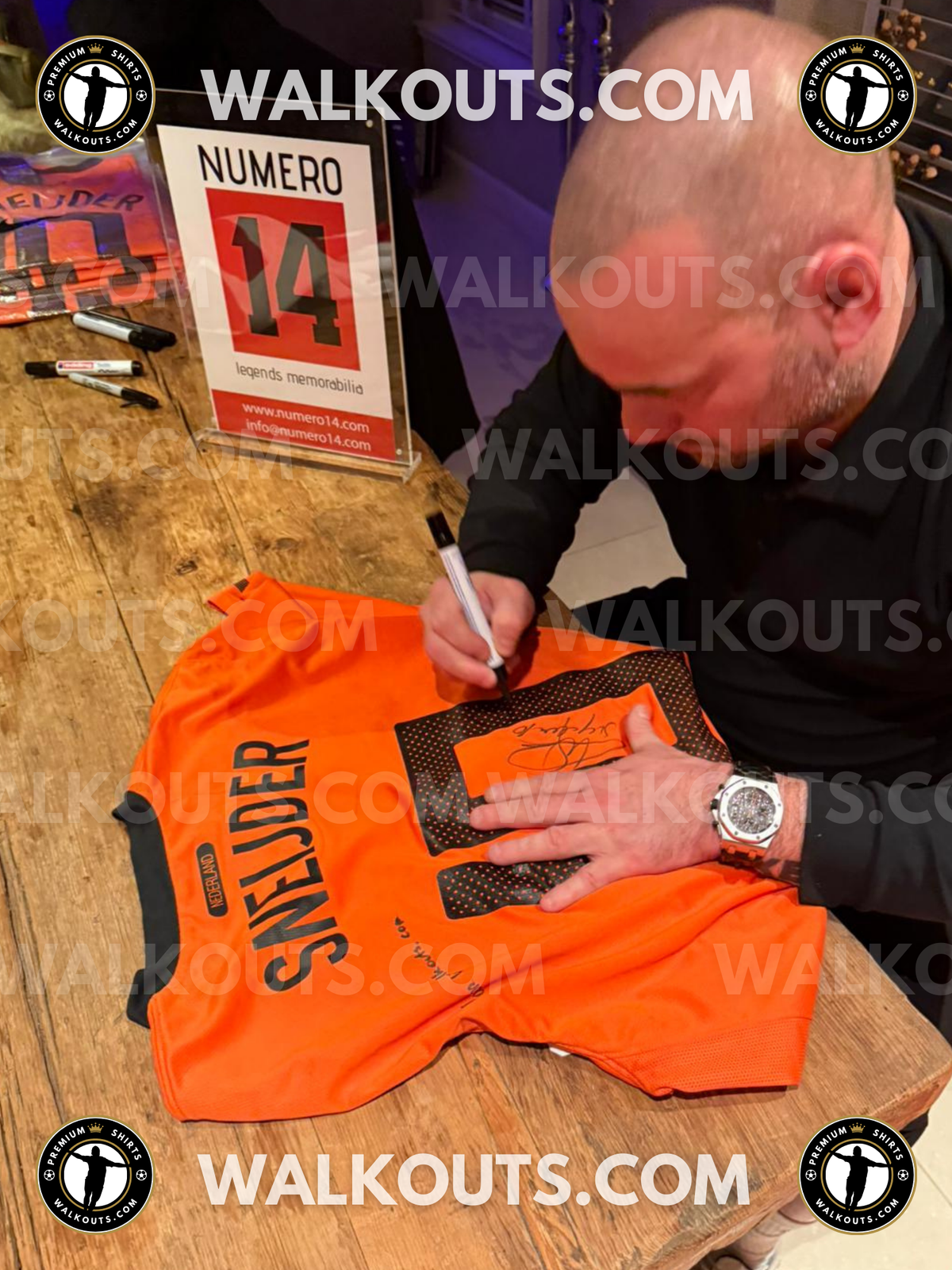 Signing proof photo for Wesley Sneijder • #25WSN20015810