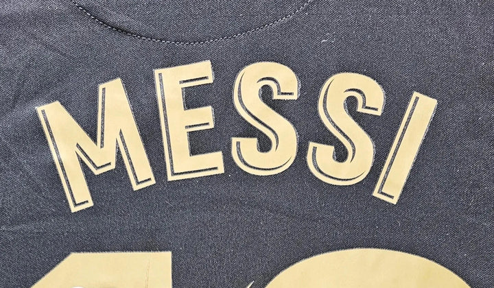 Certificate and serial checks on a signed football shirt. Verifying the hologram and serial against the authenticator's own database is what catches fakes.