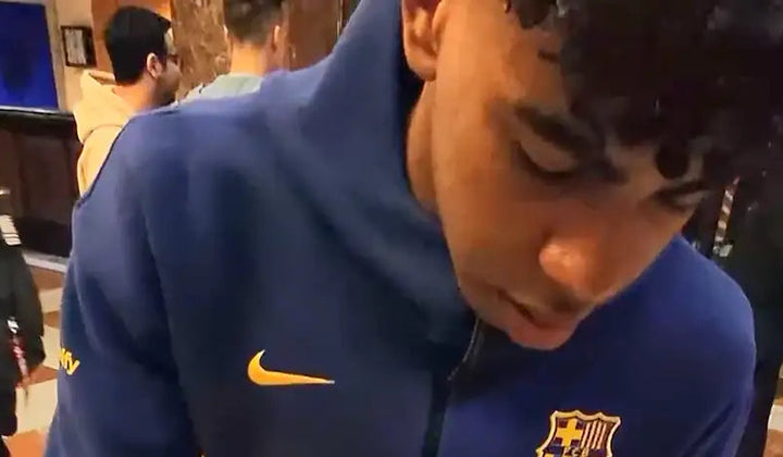 Yamal stops free autographs: exclusivity, access and collector impact