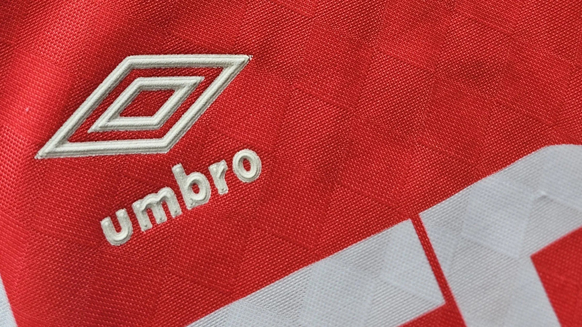 Collecting Pre-2015 Fanshop Shirts: Brands, Proof, and Pitfalls