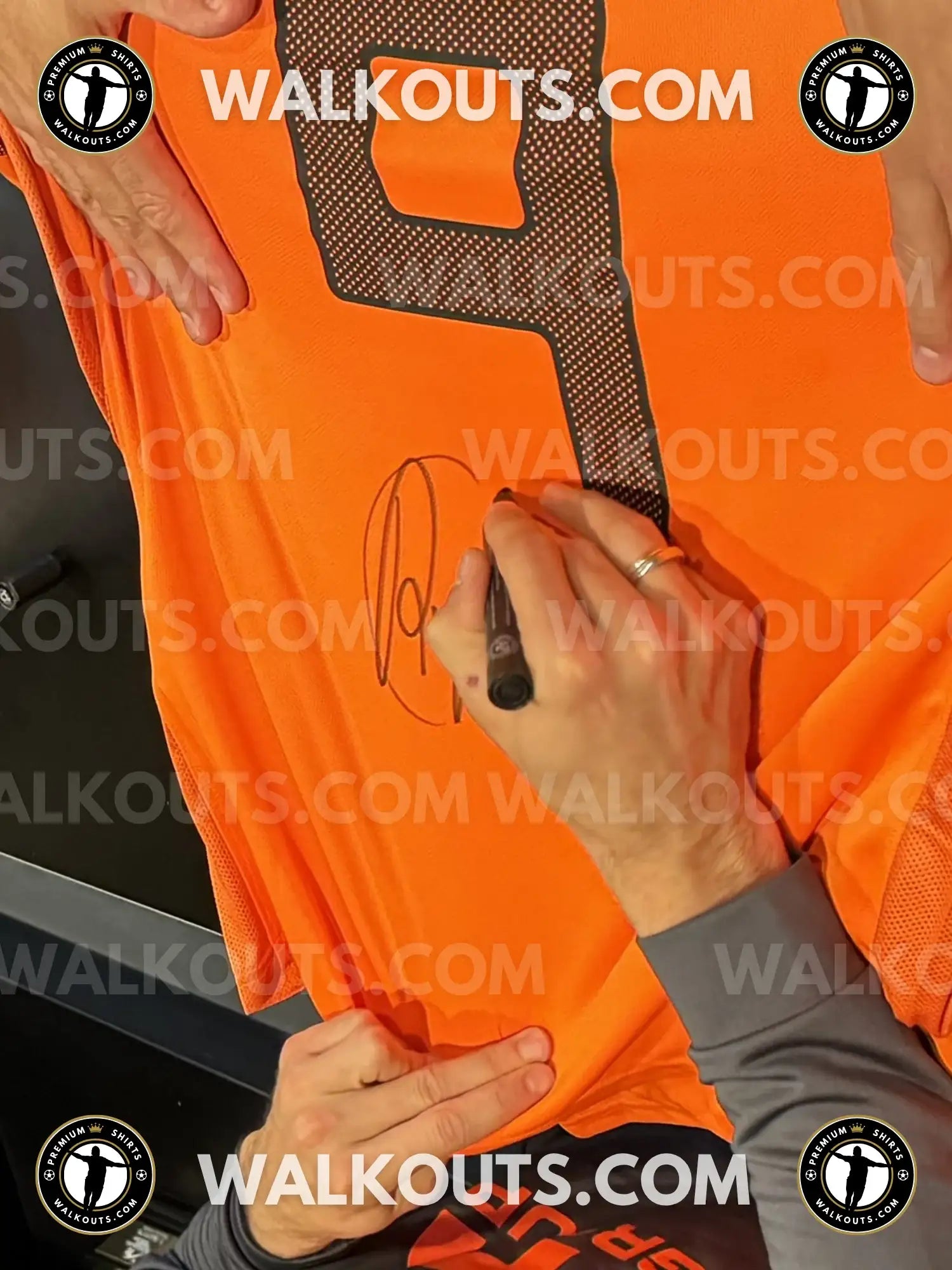 Signed Robin van Persie Holland 2010 World Cup Final | Beckett 9 — Signature proof 24RVP20010809