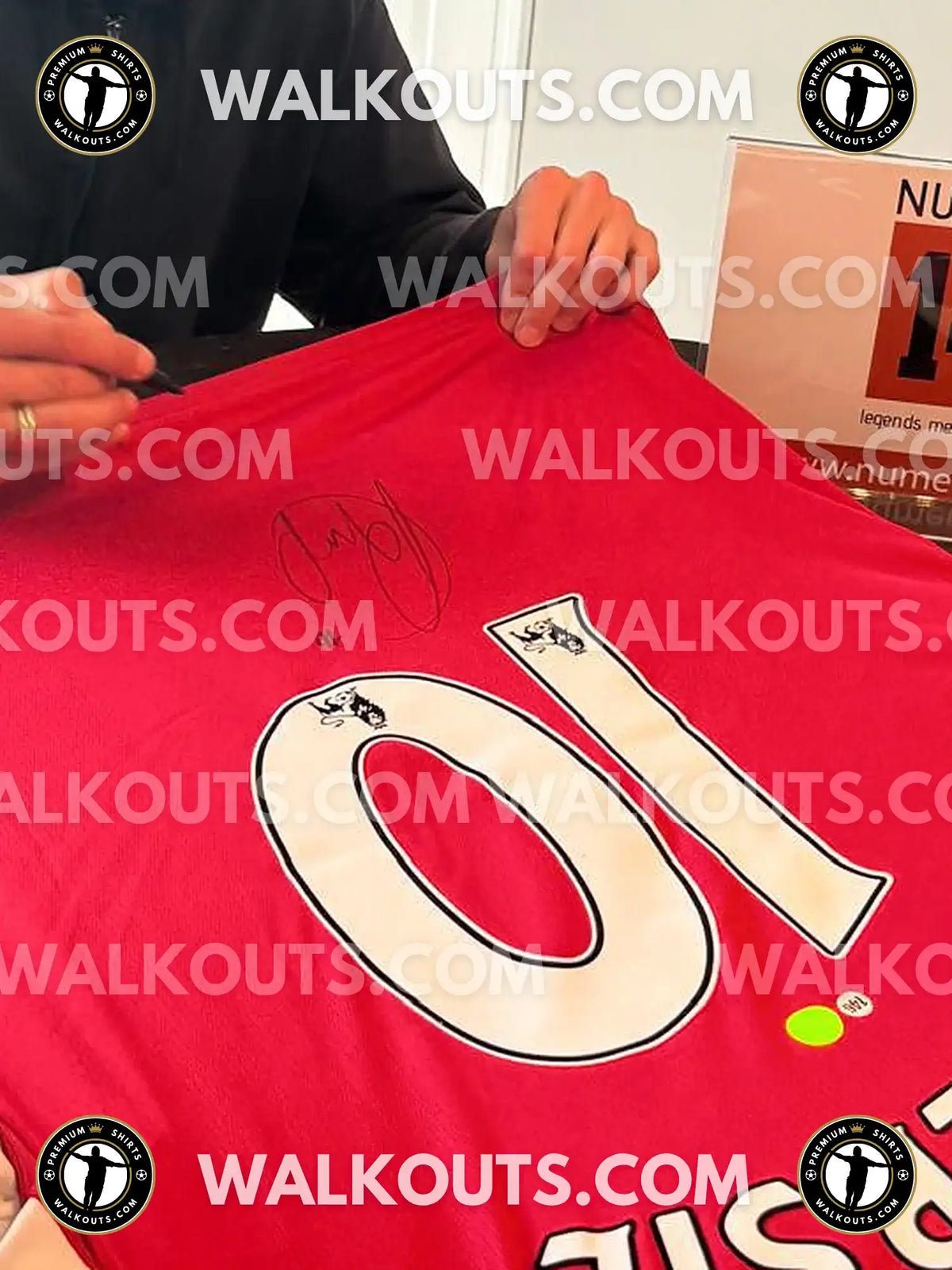 Signature close-up (signing proof) for Robin van Persie (Arsenal F.C.) - 2010-2011 • #26RVP20035610