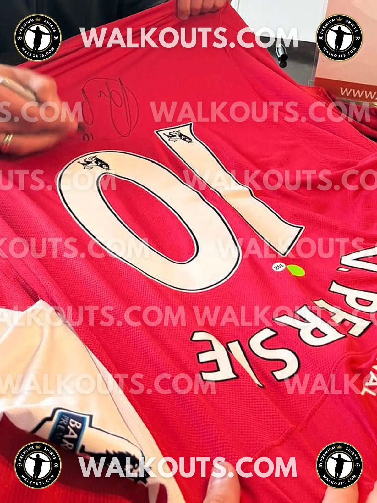 Signature close-up (signing proof) for Robin van Persie (Arsenal F.C.) - 2011-2012 • #26RVP20035710