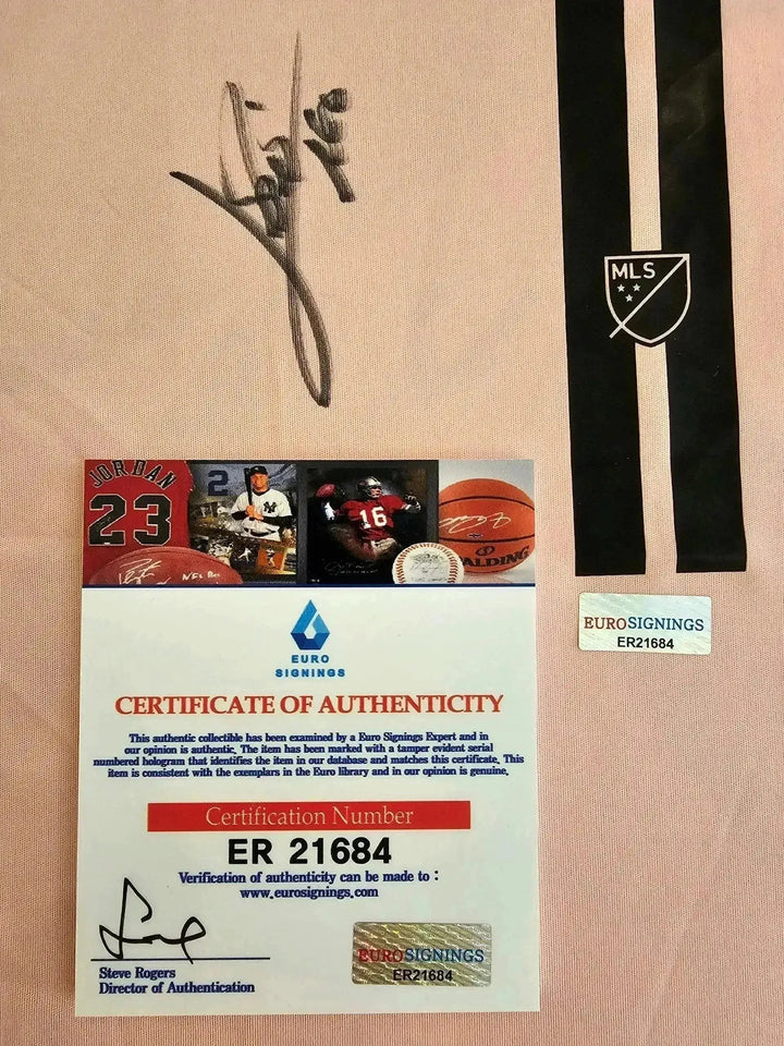 Signature detail showing Lionel Messi&