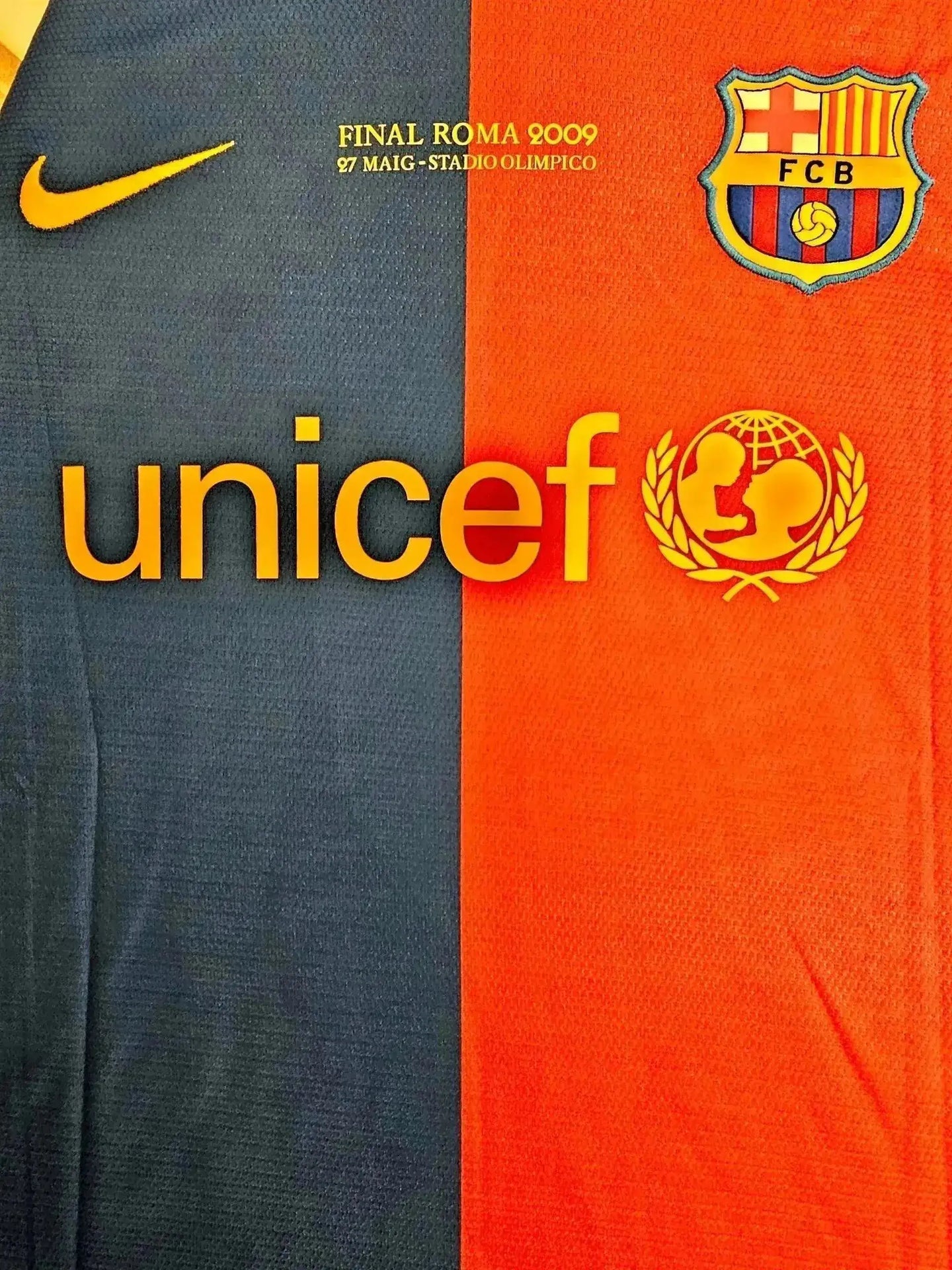 Front view showing FC Barcelona crest, UNICEF logo, and Nike swoosh on jersey.