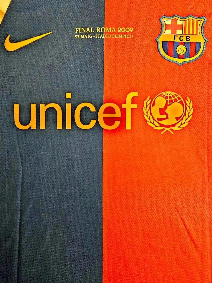 Front view showing FC Barcelona crest, UNICEF logo, and Nike swoosh on jersey.