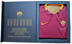 Francesco Totti No. 10 signature and A.S. Roma crest on red football shirt in presentation box.