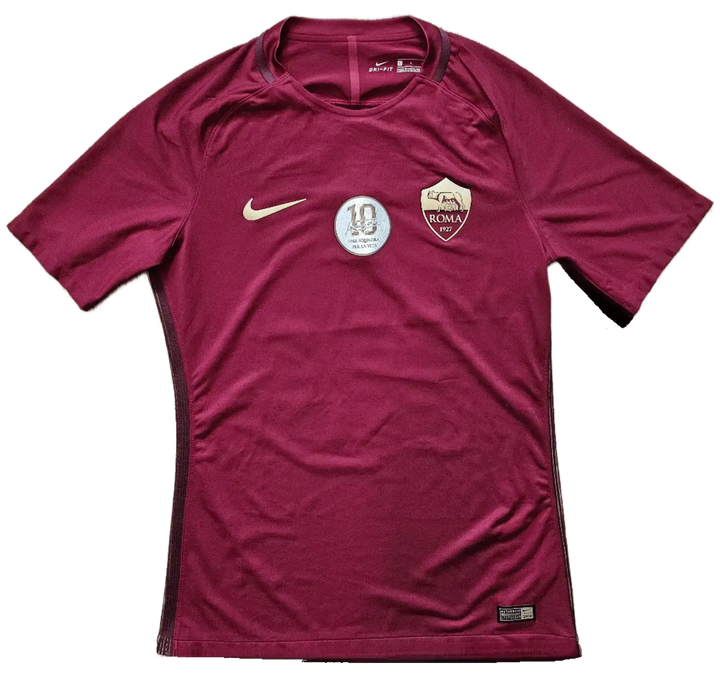 Back view showing A.S. Roma crest and commemorative patch with No. 10.