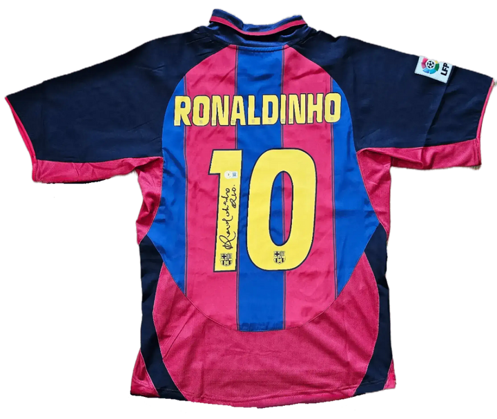 Back view showing Ronaldinho, No. 10, and signature on FC Barcelona shirt.