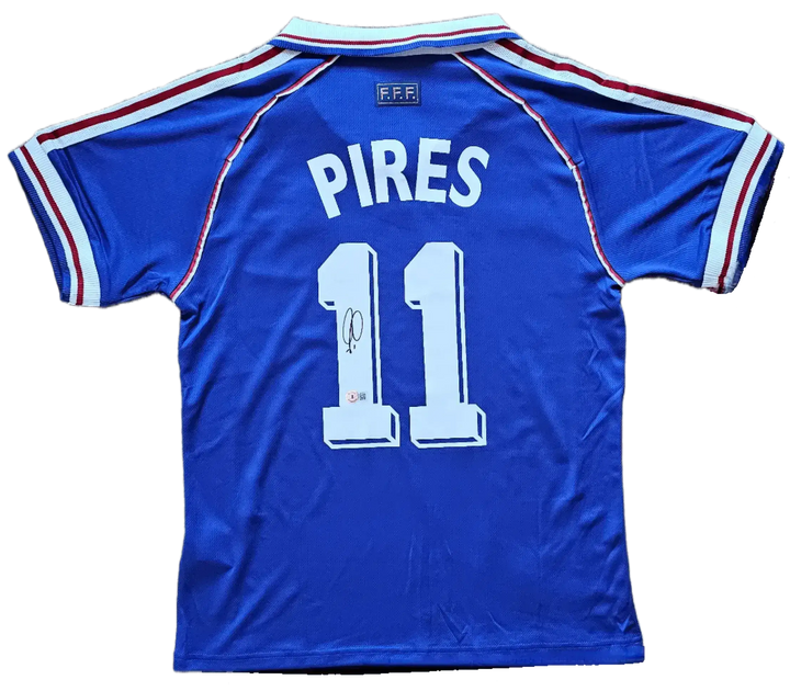 Back view featuring Pires, No. 7, and a visible signature detail on the football shirt.
