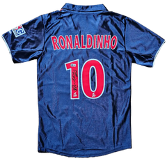 Back view showing Ronaldinho, No. 10 and signature on a blue and red soccer jersey.
