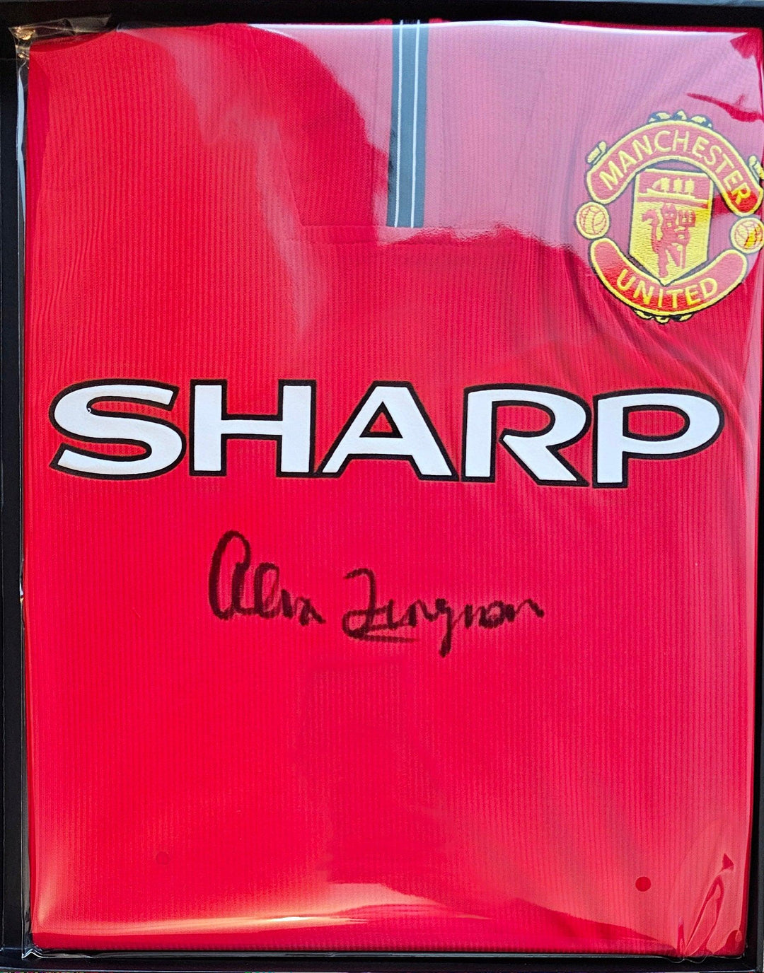 Sir Alex Ferguson Signed Manchester United 1999 Home Shirt | Treble-Winning Memorabilia - Walkouts