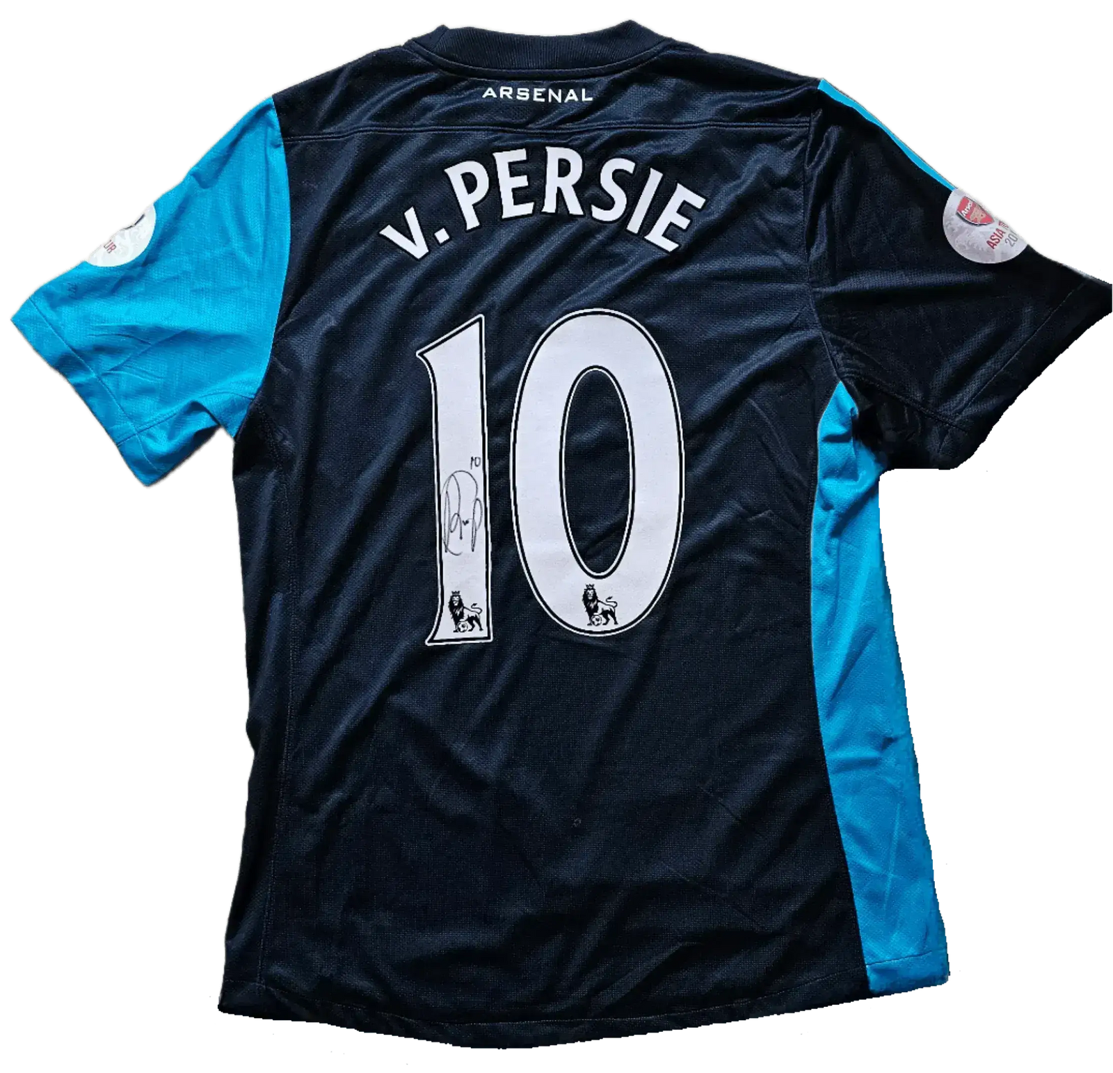 Back view showing V. Persie, No. 10, and signature on an Arsenal soccer jersey.