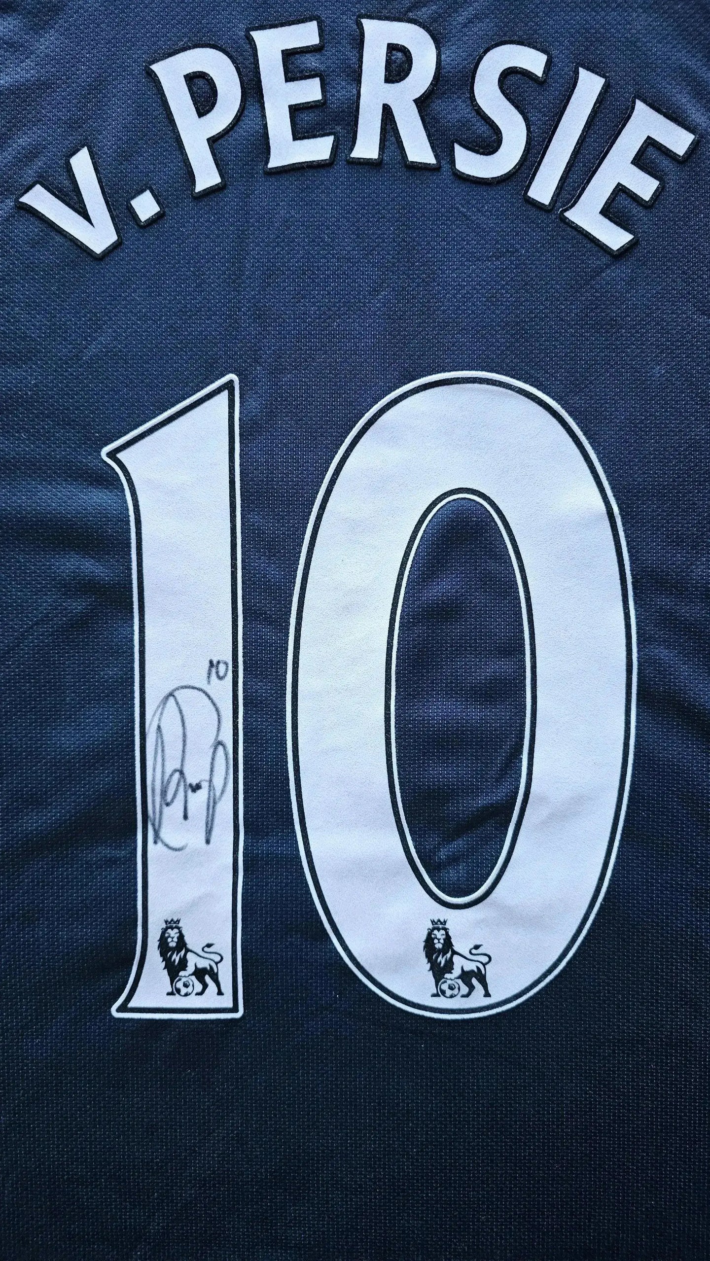 Back view featuring signature and No. 10 on navy soccer jersey with name 'v. Persie'.