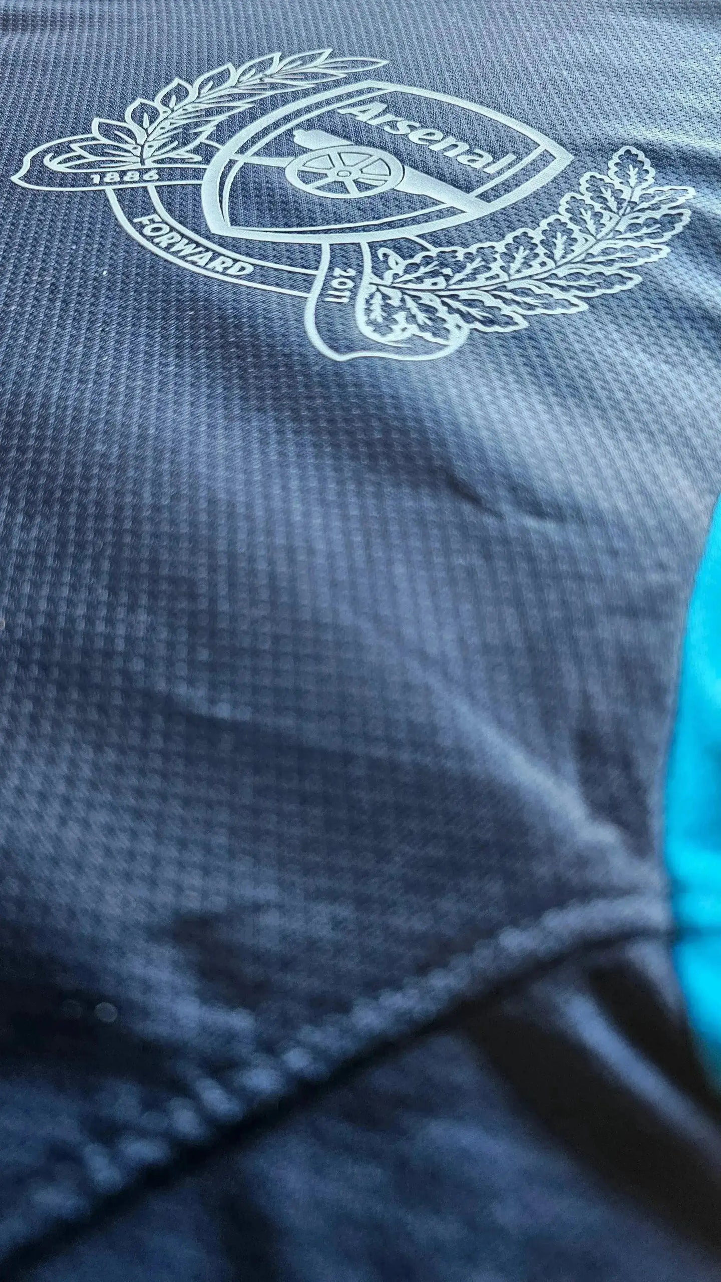 Crest detail featuring Arsenal F.C. logo with 1886, Forward, and 2011 text.