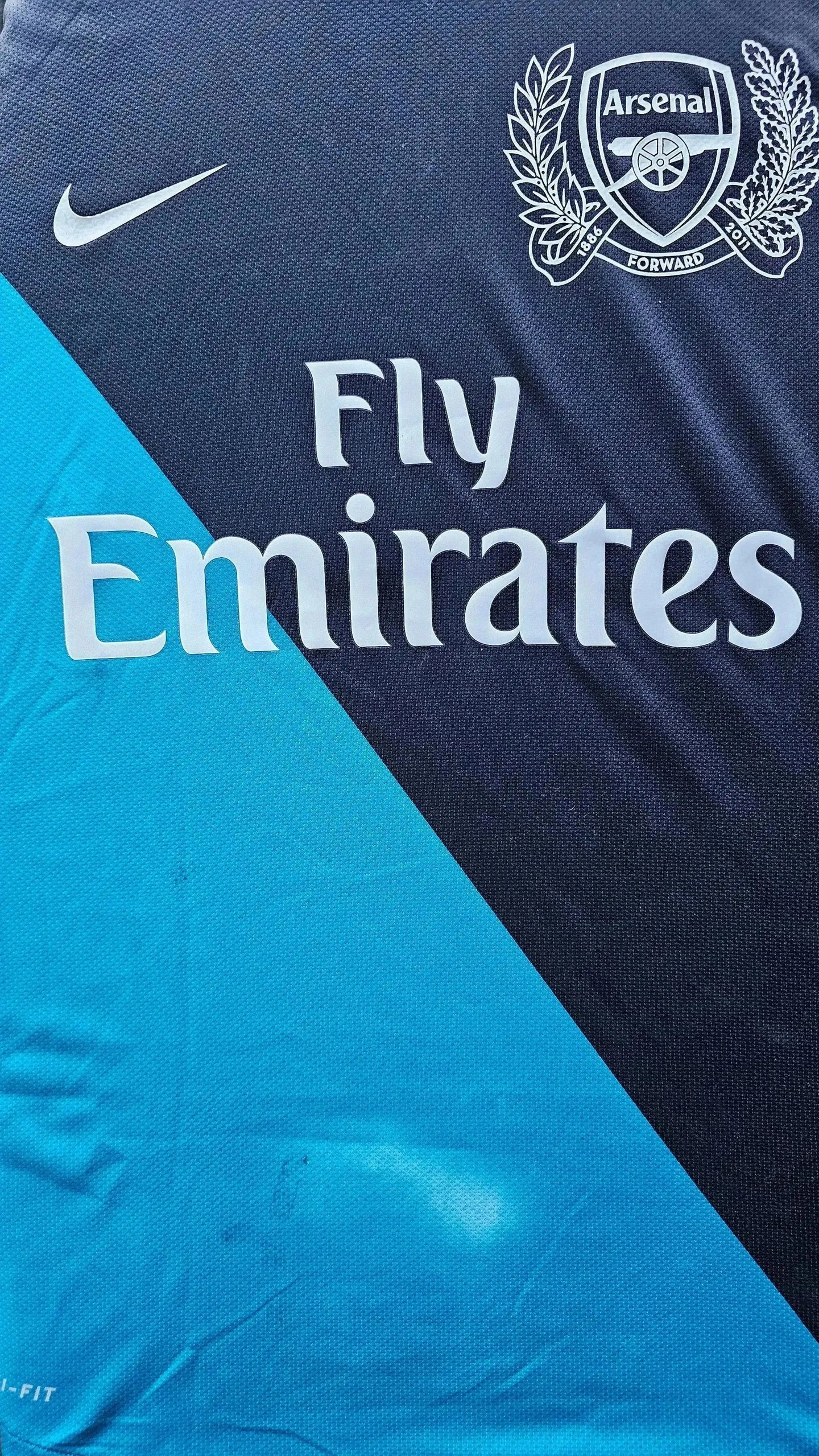 Front view featuring Arsenal crest, Fly Emirates sponsorship, and Nike logo in navy and blue.