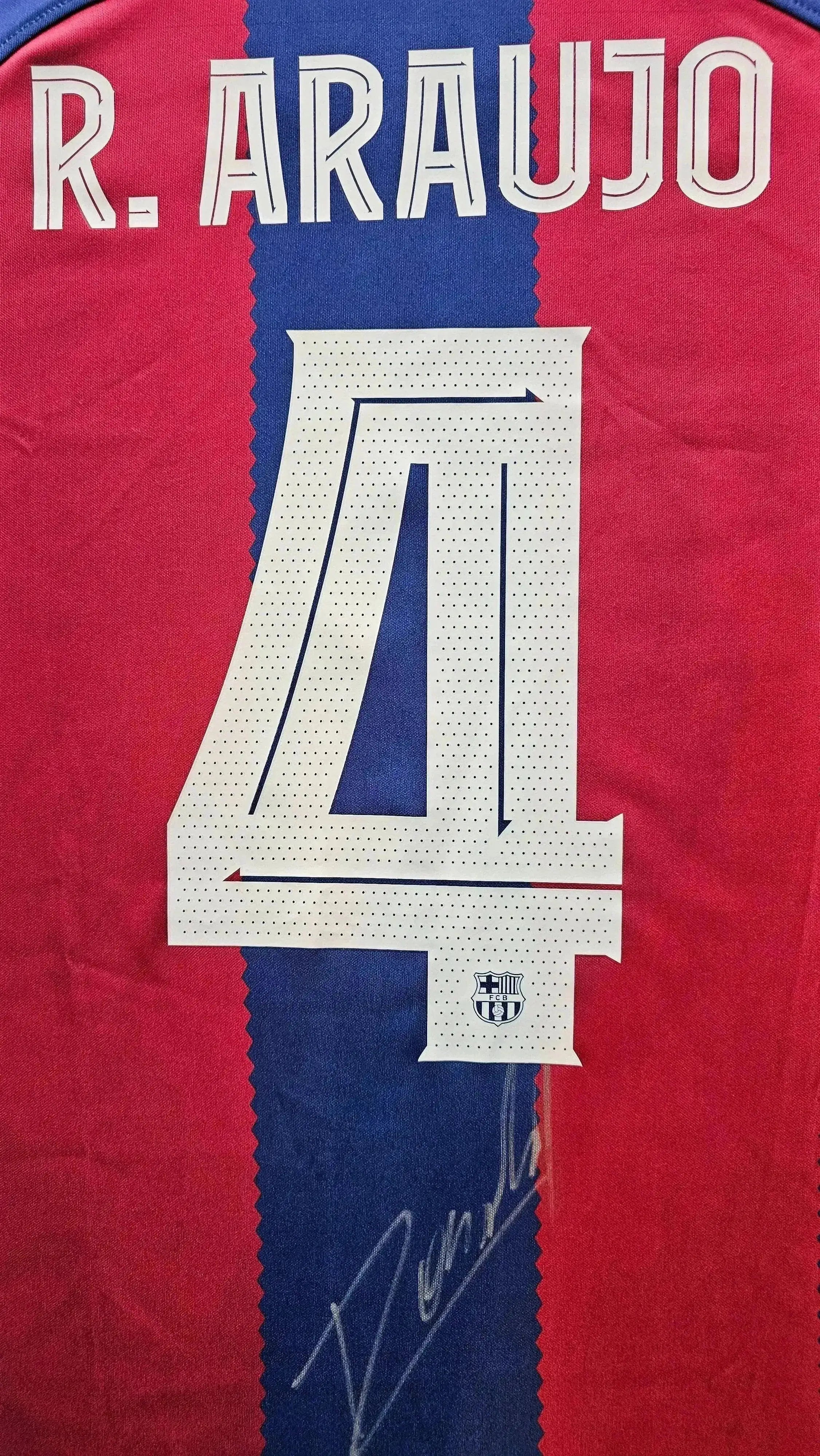 Signed Ronald Araújo Barcelona 2023-24 | Beckett Grade 9 — Signature proof