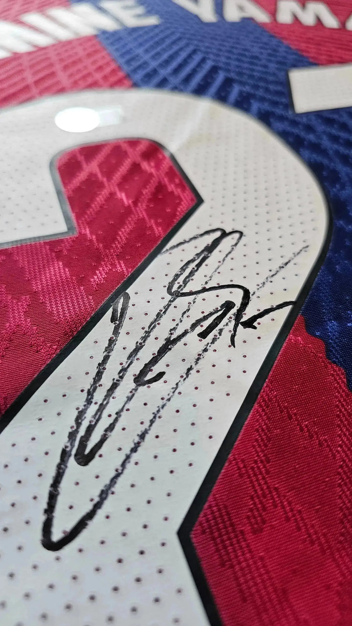 Close-up of No. 27 with Lamine Yamal&