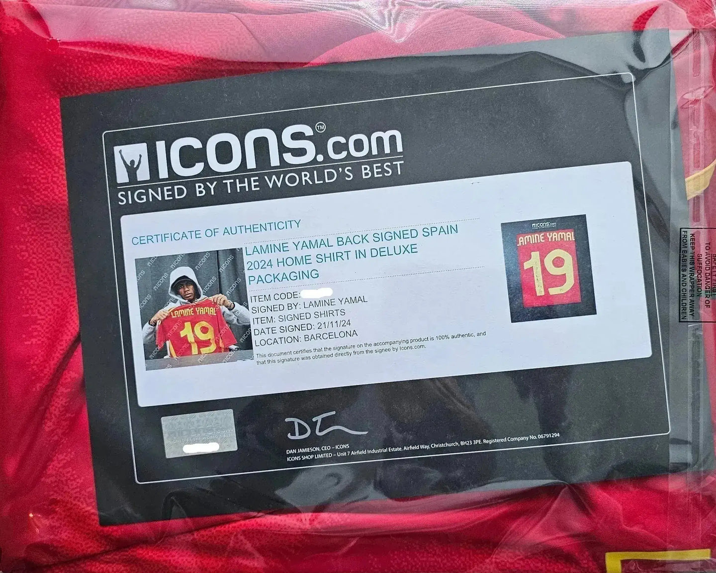 Back view showing Lamine Yamal, No. 19, and certificate of authenticity details.