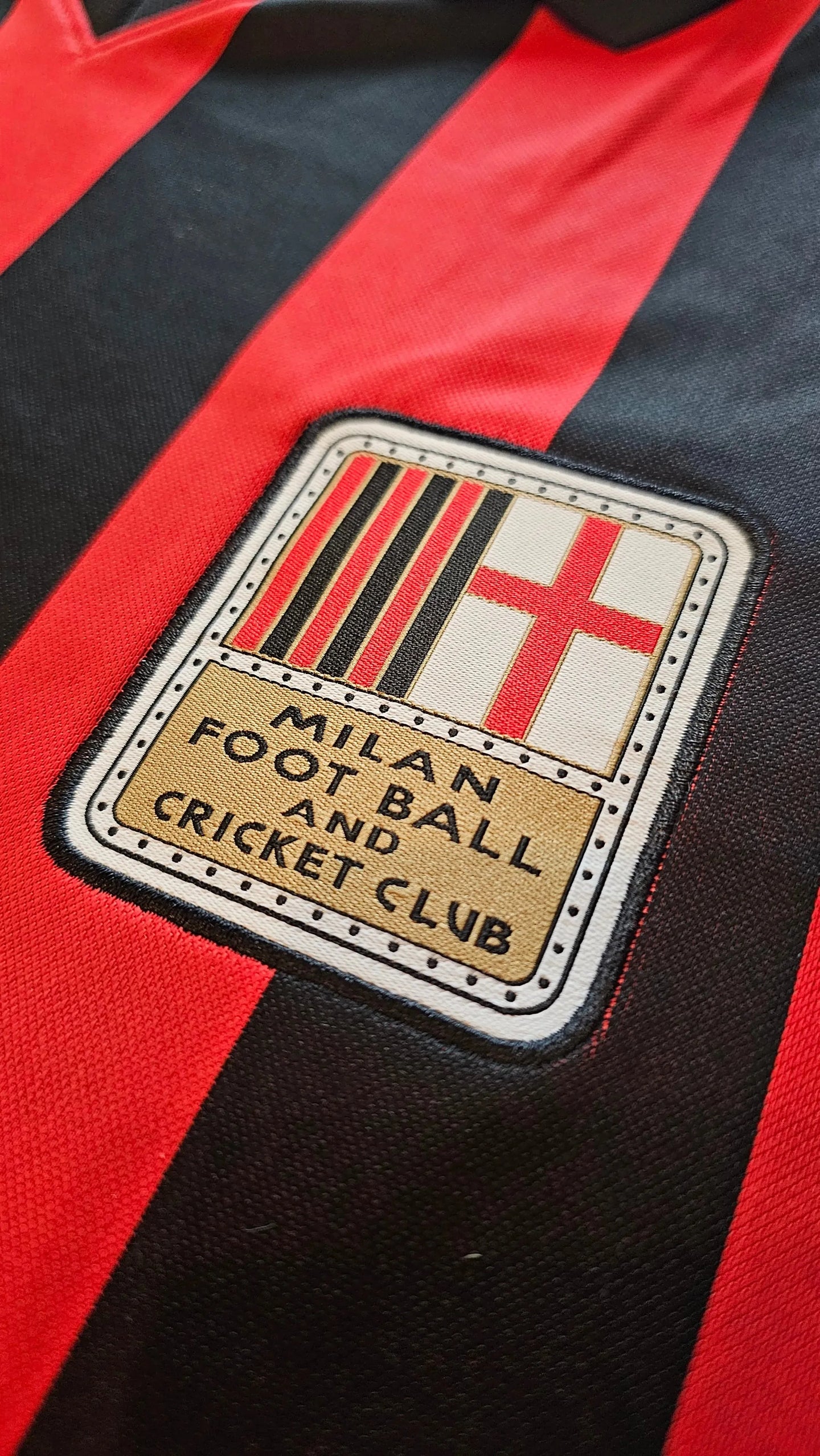 Crest detail showing the AC Milan emblem with "MILAN FOOT BALL AND CRICKET CLUB" text.