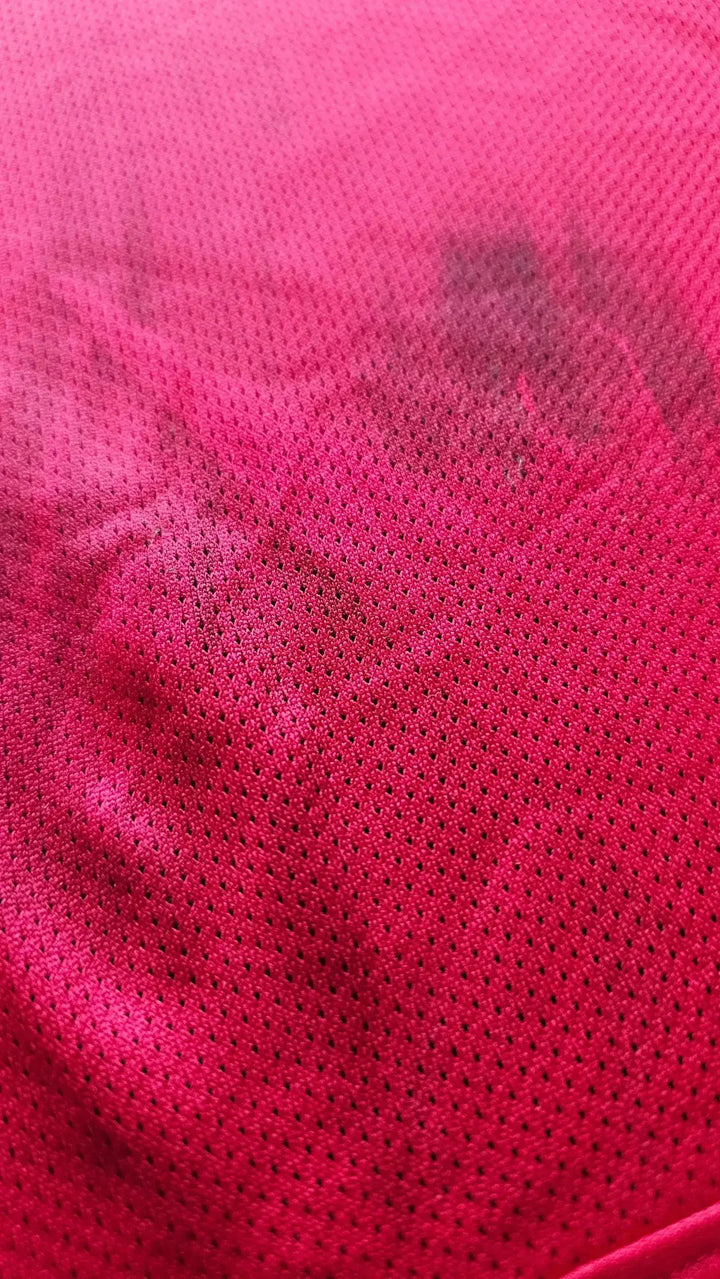 Close-up detail of the signature on Wouter Goes 3 AZ Alkmaar football shirt in red.