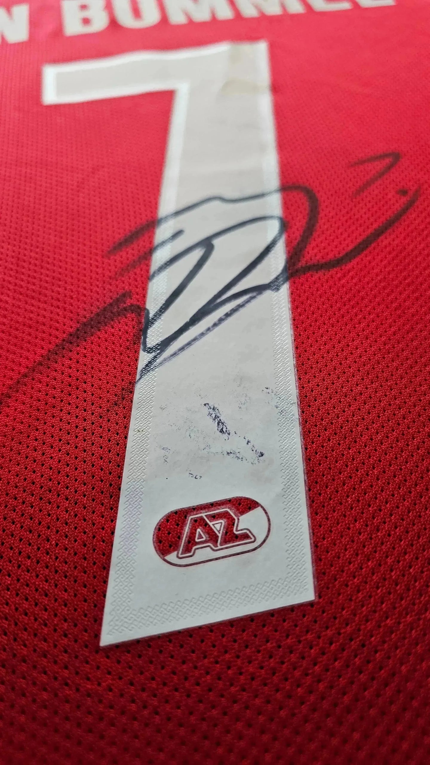 Detail showing signature of Ruben van Bommel on the AZ Alkmaar football shirt with No. 7.
