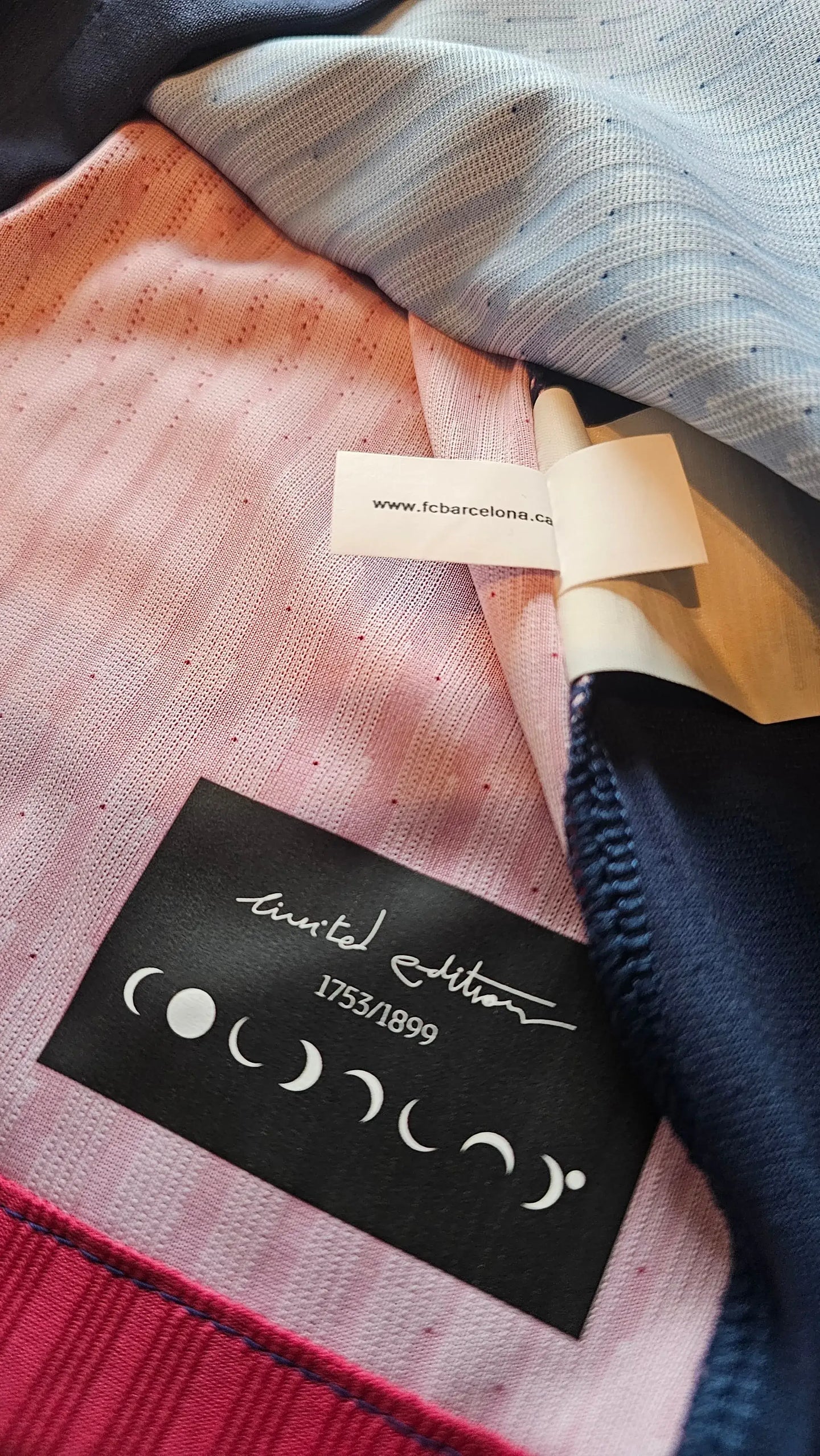 Inside label featuring 'limited edition 1753/1899' with signature and moon icons in a blue and pink design.