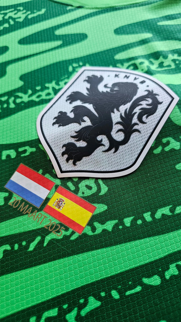 Crest detail features KNVB logo and flags of Netherlands and Spain with date 20 MAART 2025.