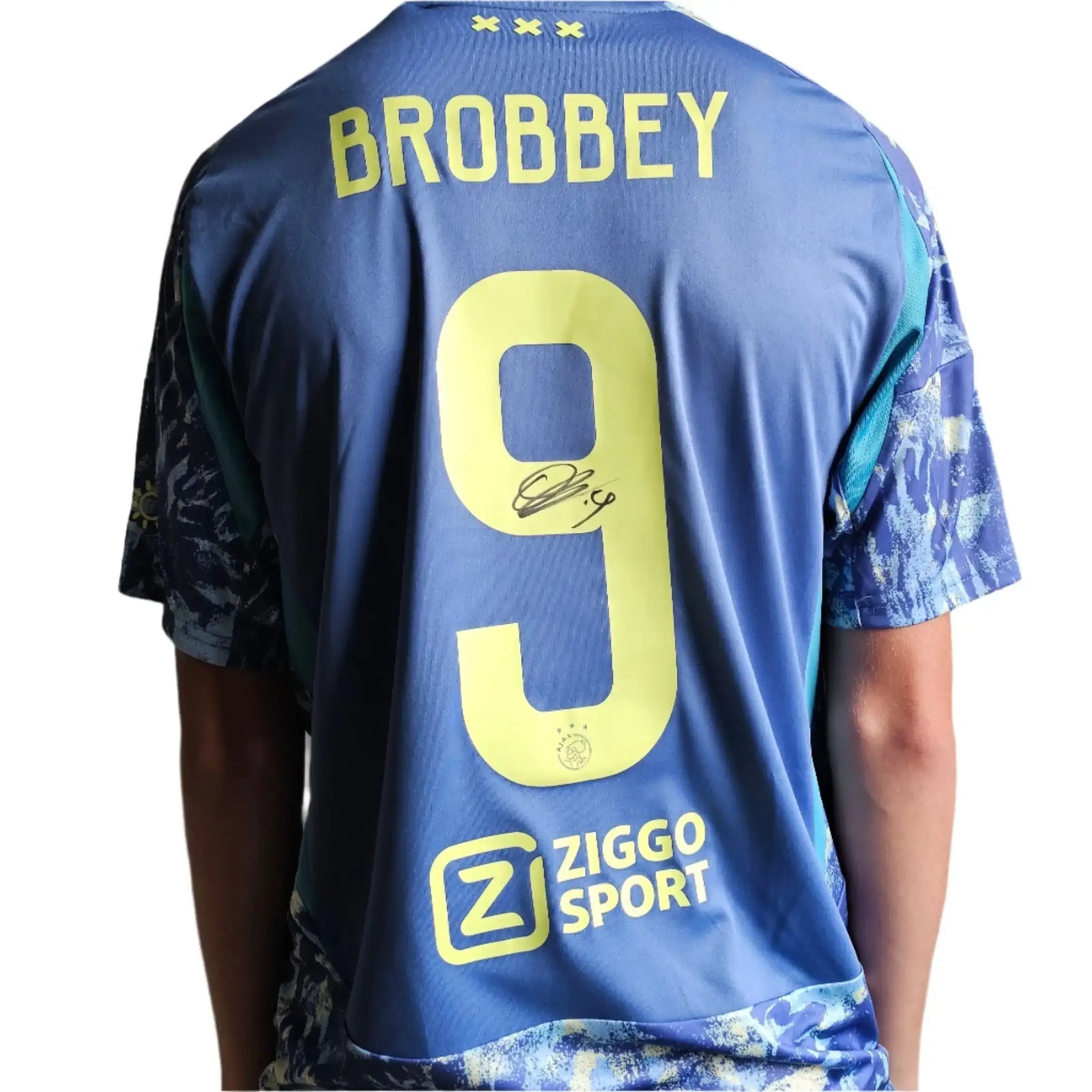 Back view showing Brobbey, No. 9, and signature along with Ziggo Sport wordmark.
