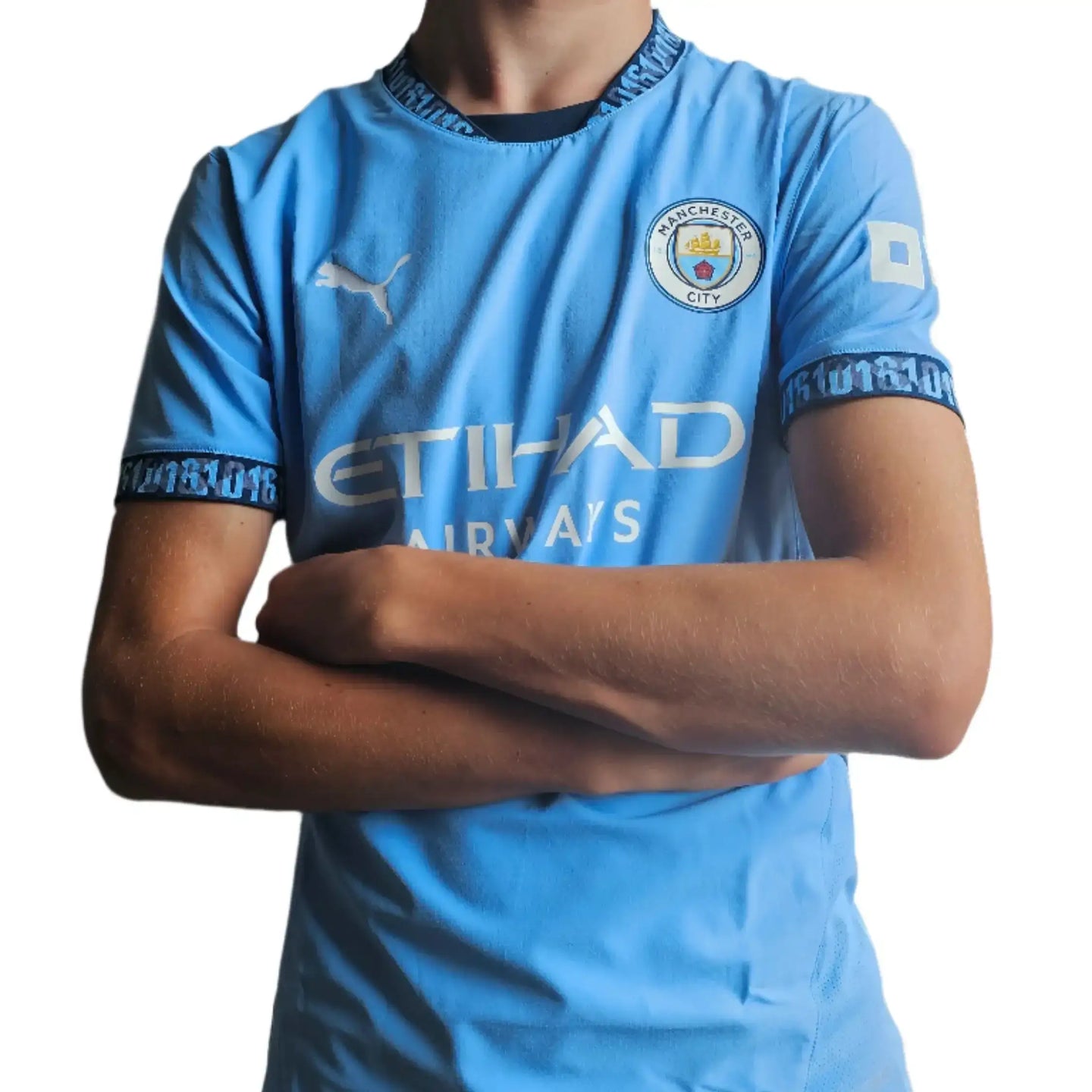 Front view showing Manchester City crest, Etihad Airways sponsor, and blue football shirt details.