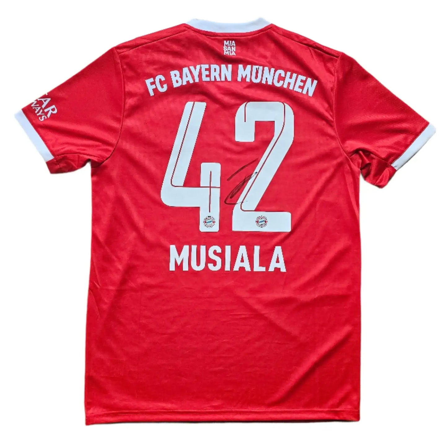 Back view displaying the name Musiala, No. 42, and FC Bayern München crest on a red football shirt.