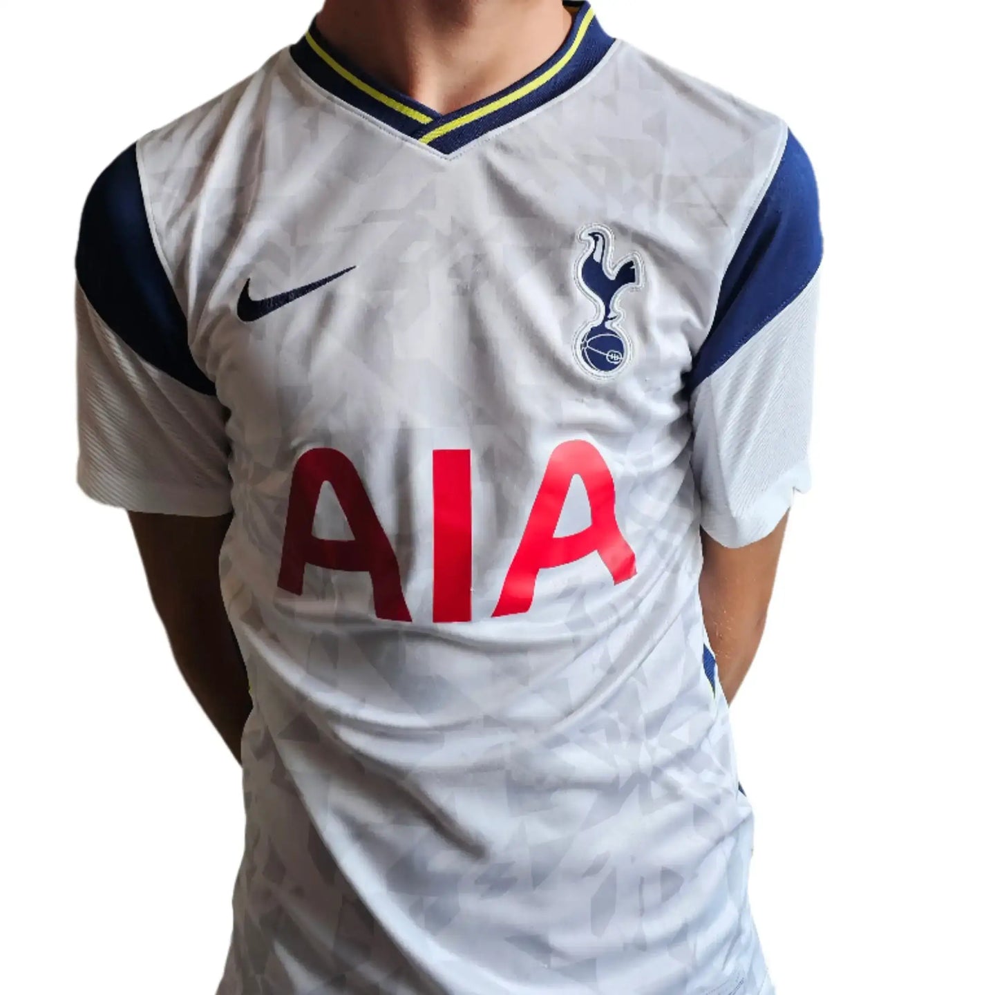 Back view showing player name Son and No. 7 on a white Tottenham football shirt.