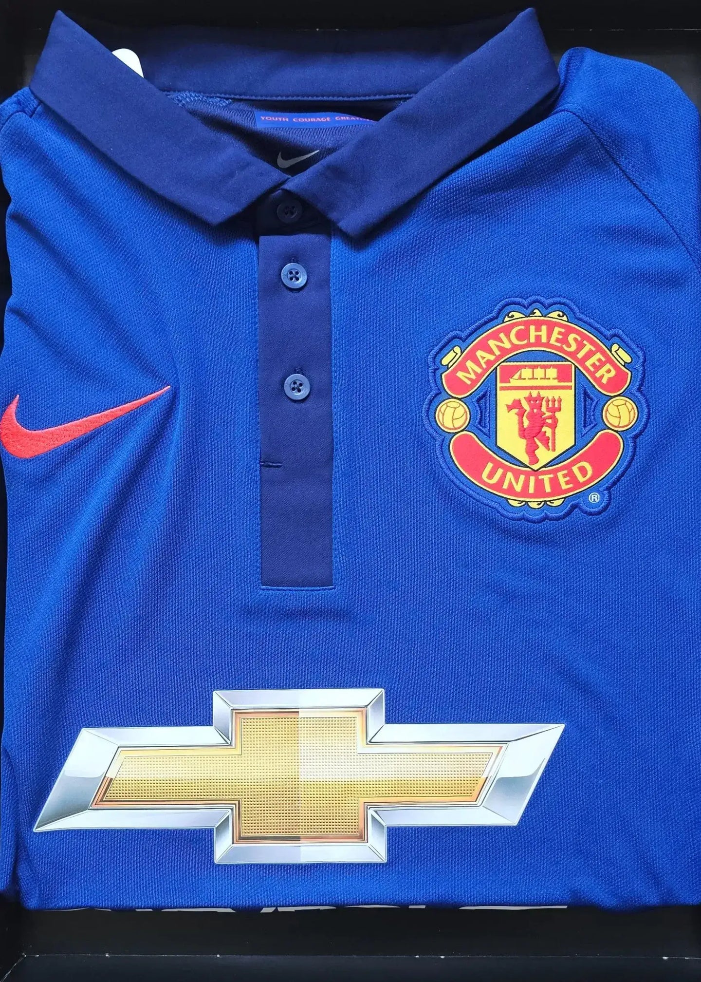Front view displaying Manchester United crest and Chevrolet logo on a blue football shirt.