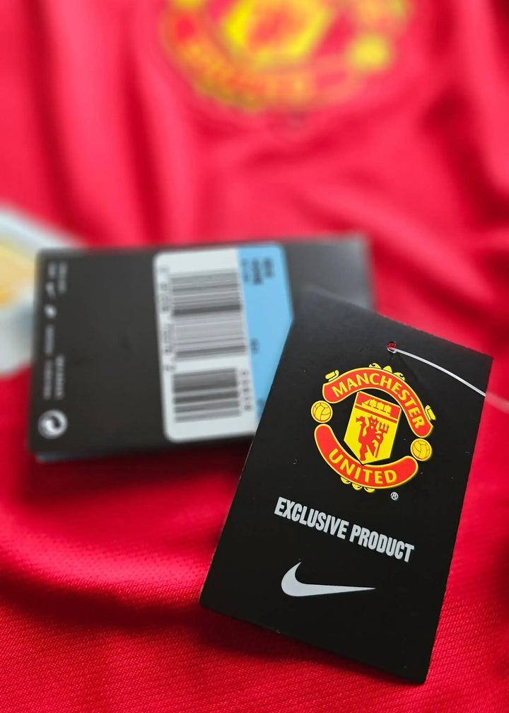 Manchester United crest with &