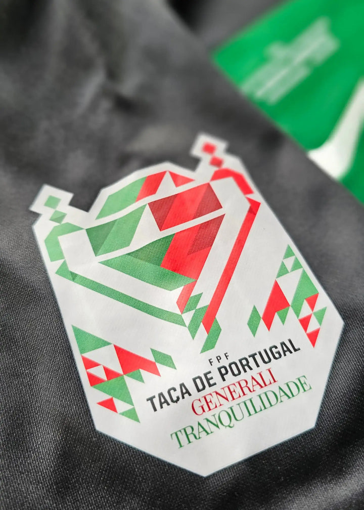 Crest detail featuring the Taca de Portugal logo, with red, green, and white colors.