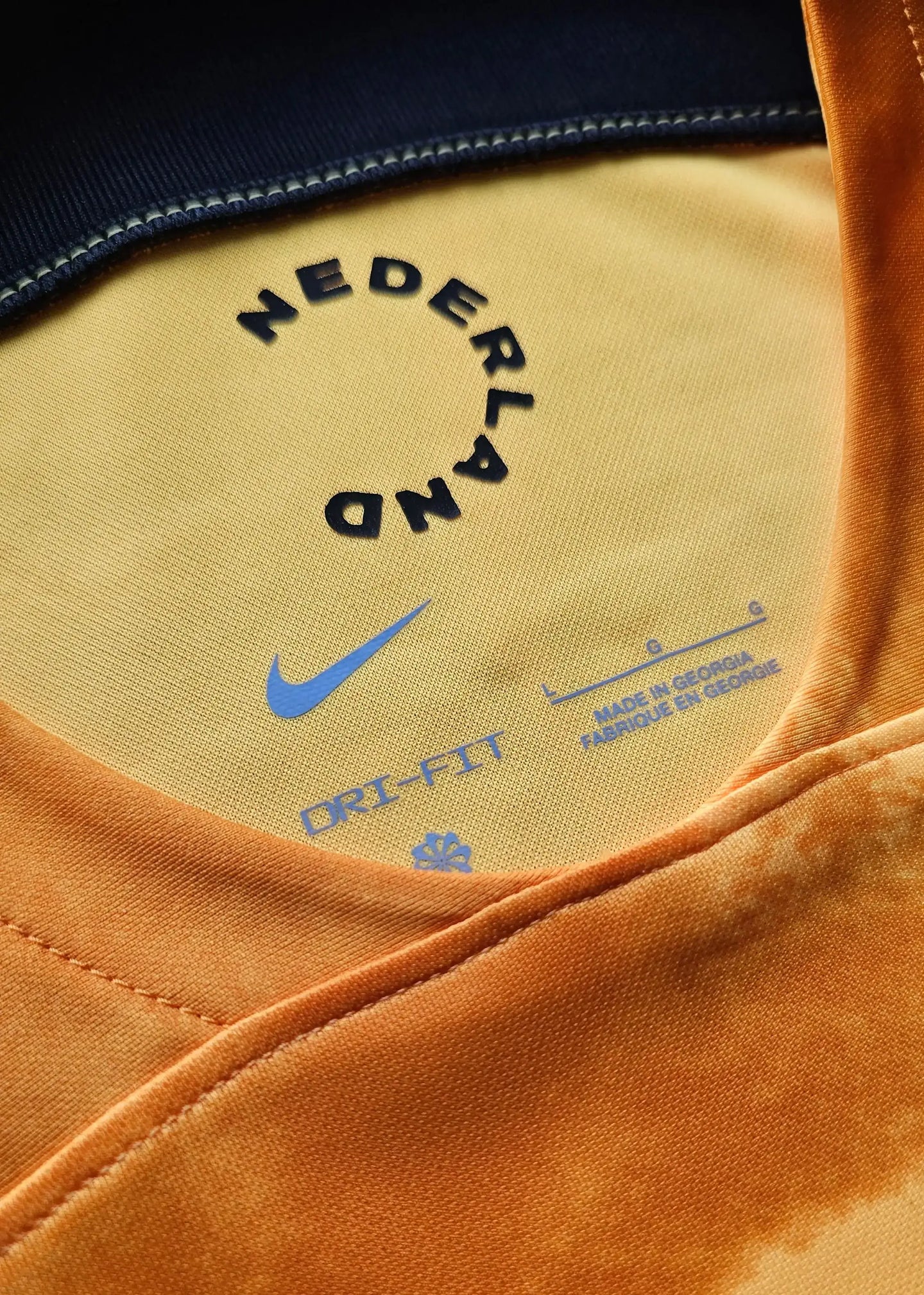 Crest detail with 'NEDERLAND' and Nike logo, featuring DRI-FIT technology and care label.