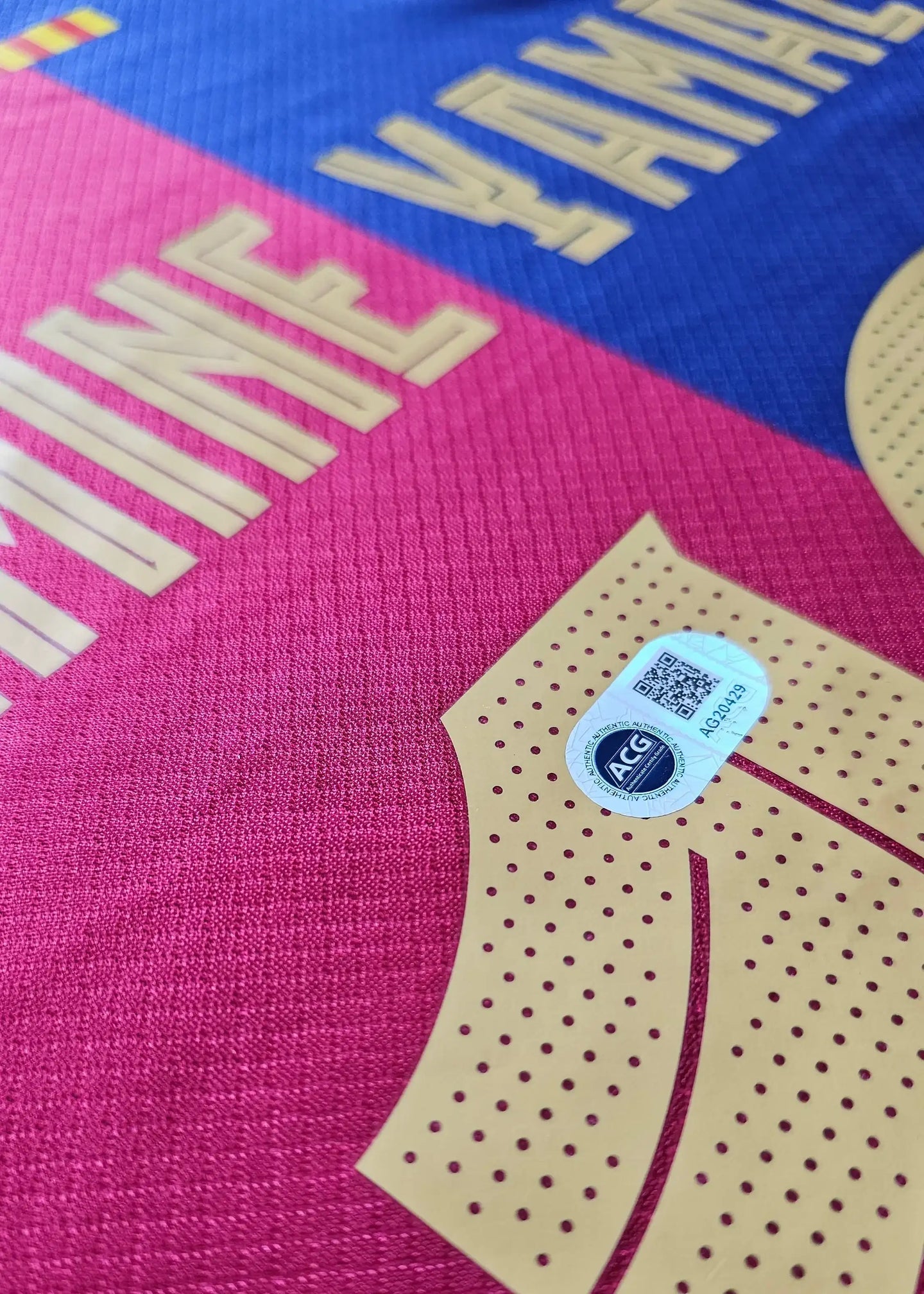 Lamine Yamal 19 on a red and blue Barcelona shirt with fabric details and authentication sticker.