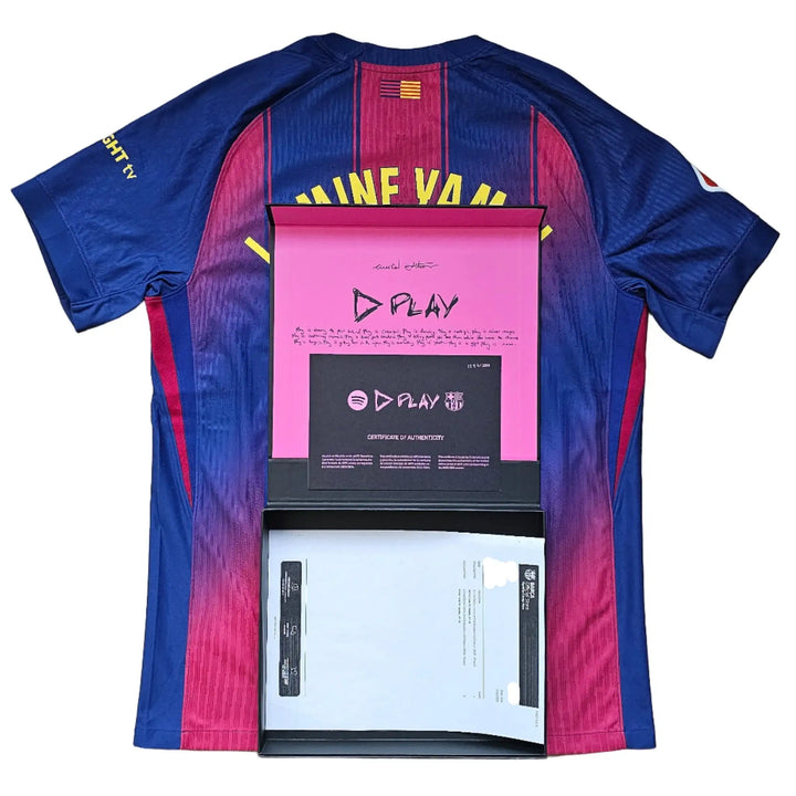 Back view highlighting Lamine Yamal name and number, with D Play certificate of authenticity on display.