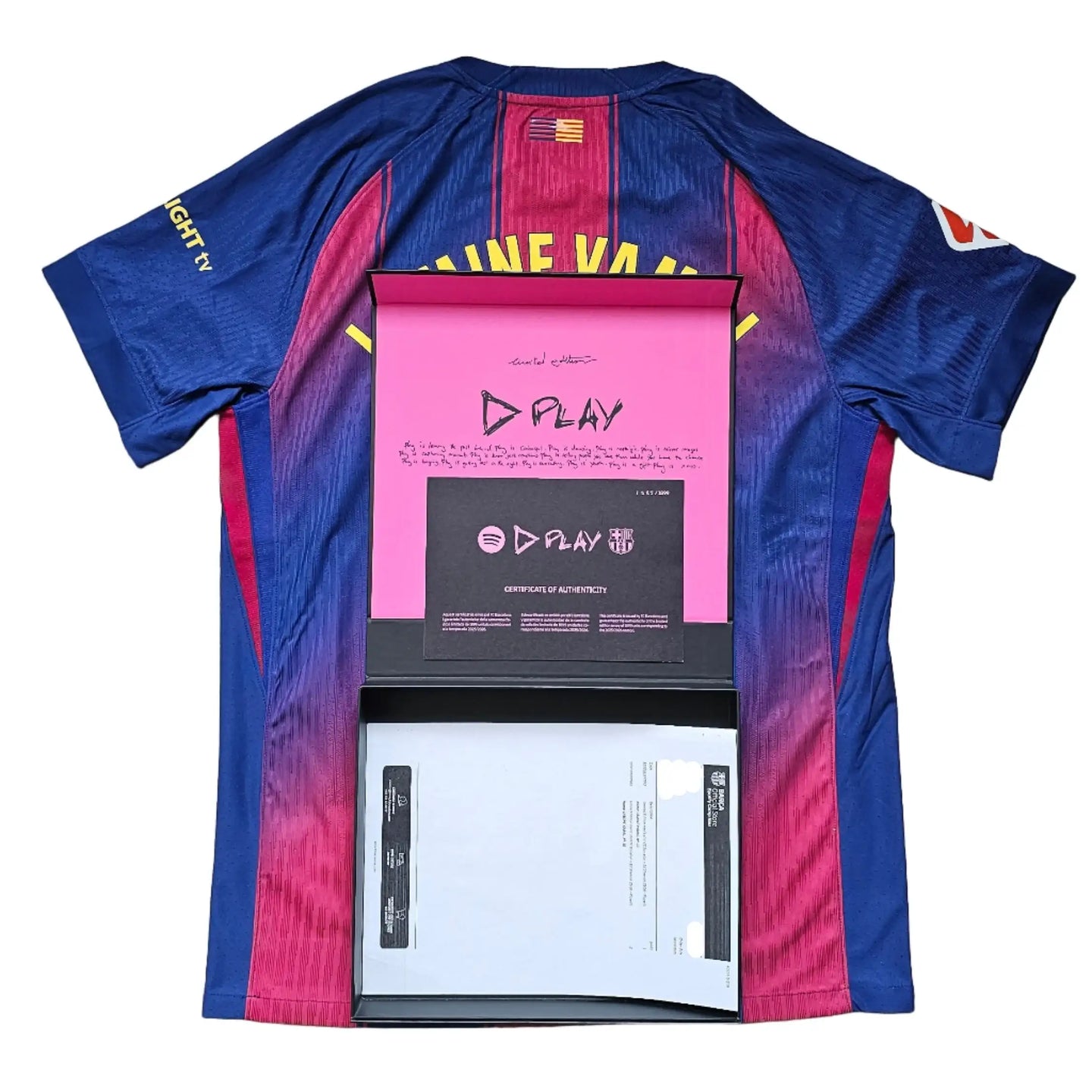 Back view displaying Lamine Yamal's name and a visible D PLAY certificate of authenticity.