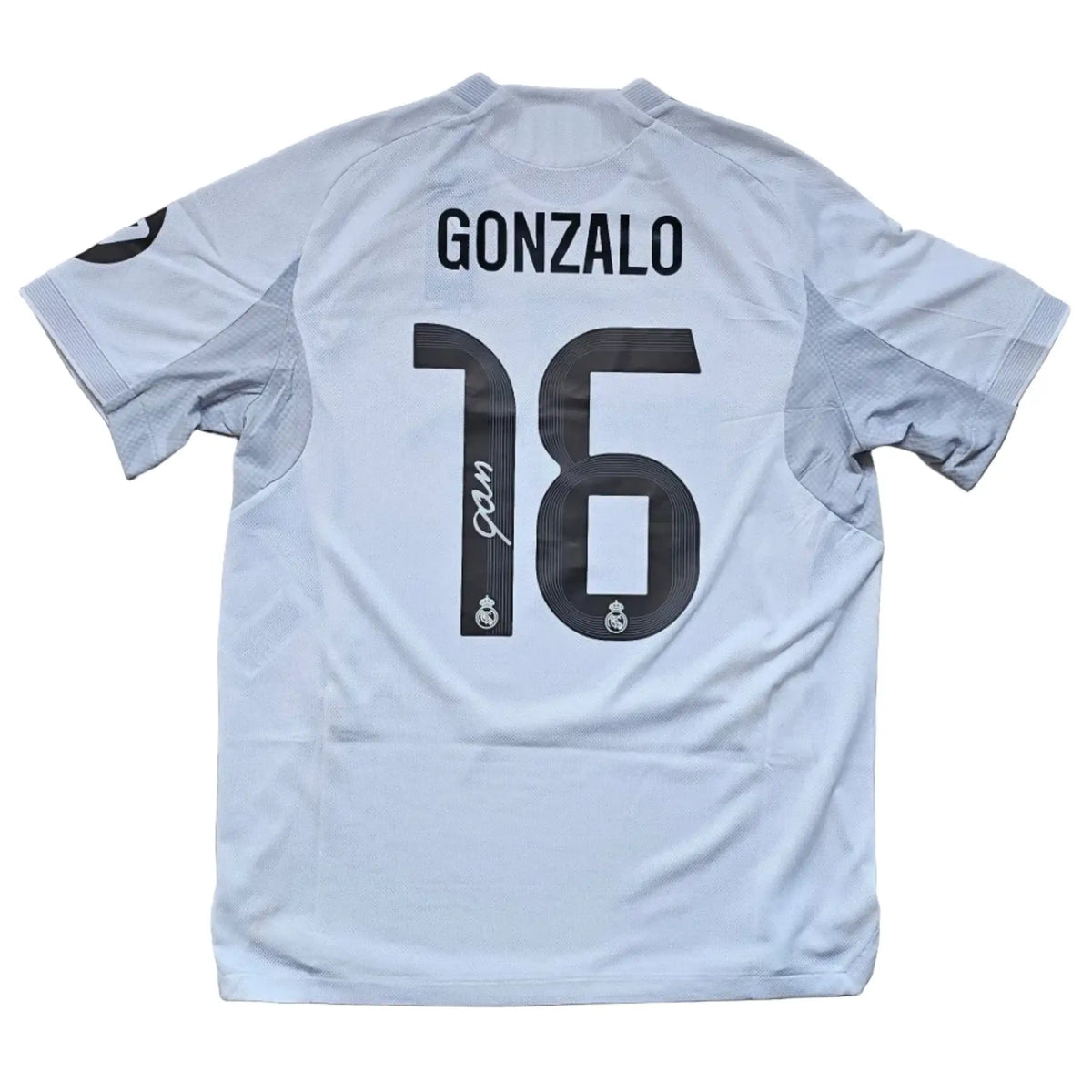 Back view showing Gonzalo and No. 16, with Real Madrid CF crest and signature detail.