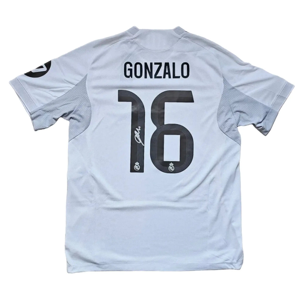 Back view showing Gonzalo and No. 16, with a visible signature and Real Madrid badge.